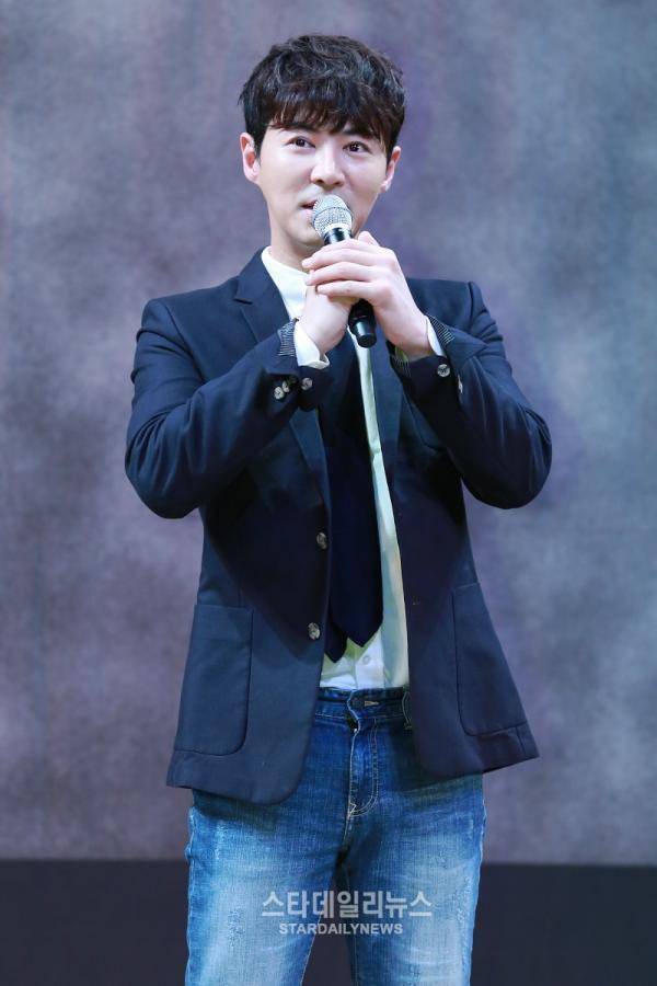 [S포토] 전진, 오늘 와주셔서 감사합니다 (전진 두번째 미니앨범 음악감상회) - 스타데일리뉴스