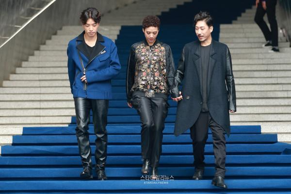 [S포토+] MFBTY 비지 윤미래 타이거JK, 왠지 외로워 보이는 비지.. (헤라서울패션위크) - 스타데일리뉴스