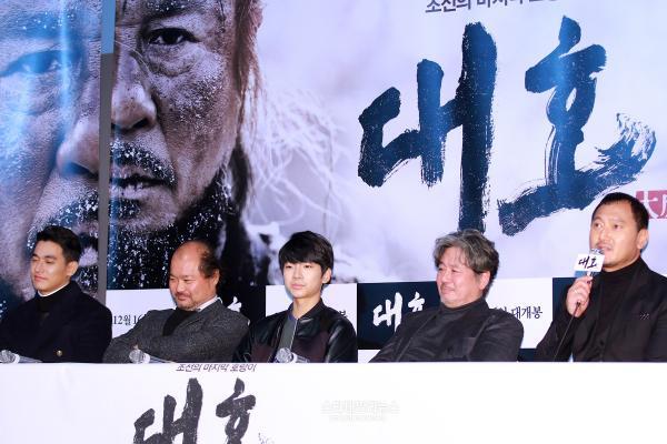 [S포토+] '대호' 배우들, 영화를 보고 난 뒤 미소가 번지는 배우들 (대호) - 스타데일리뉴스