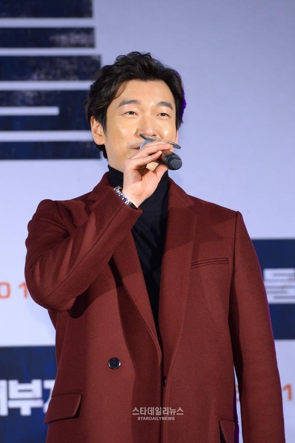 [S포토+] 조승우, '또 만나게 되서 너무 좋네요' (내부자들 600만 공약이행) - 스타데일리뉴스