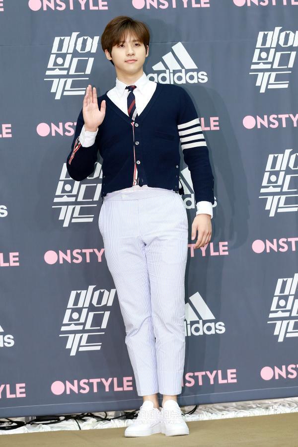[S포토+] B1A4 신우, '역삼각형 보디의 남자' :: 스타데일리뉴스