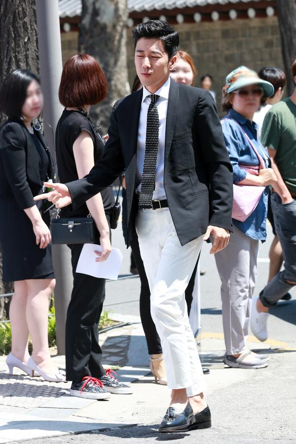 [S포토+] 장수원, '요 췍 코리안 탑클래스 힙합 모범 노블레스' :: 스타데일리뉴스
