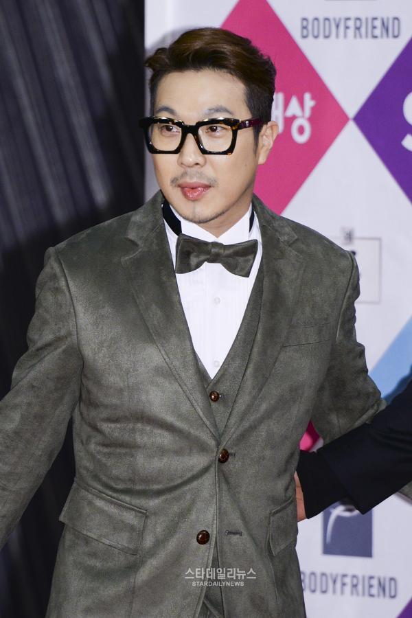 [S포토+] 하하, '귀여운 뿔테 안경 쓰고' (2016 SBS 연예대상) :: 스타데일리뉴스