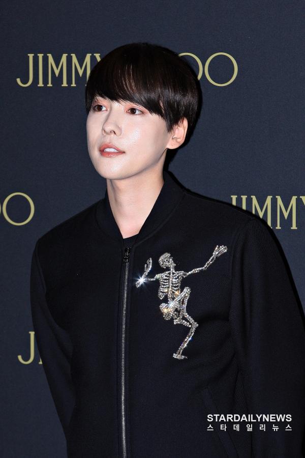 [S포토] 위너 김진우, '블링블링' (지미추 포토콜) :: 스타데일리뉴스