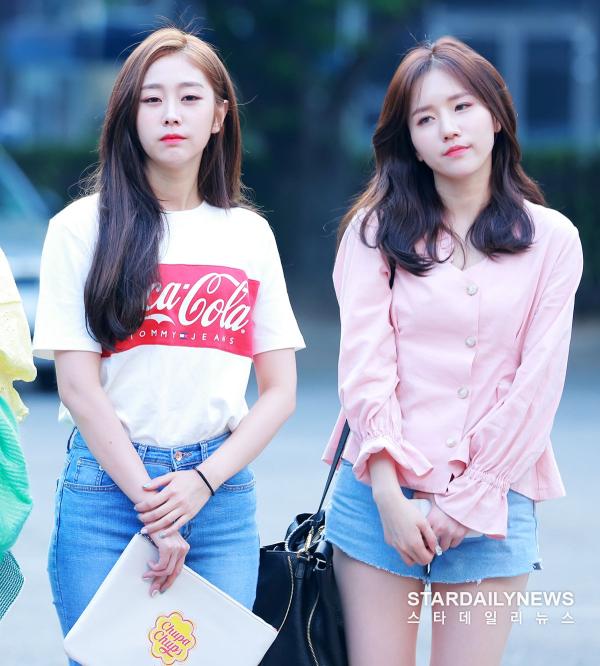 [S포토] 러블리즈 서지수-진, '모든 걸 통달한 얼굴들' (뮤직뱅크 출근길) :: 스타데일리뉴스