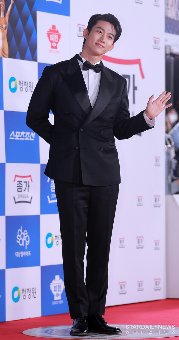 [S포토] 옥택연, '갸우뚱' (제43회 청룡영화상) :: 스타데일리뉴스