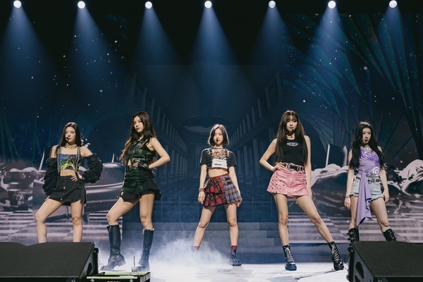 ITZY, 첫 월드투어 싱가포르 공연 성료 - 스타데일리뉴스