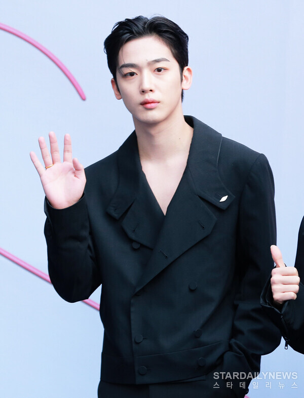 [S포토] 위아이 김요한, '잘생겼다' (2023 F/W 서울패션위크) - 스타데일리뉴스