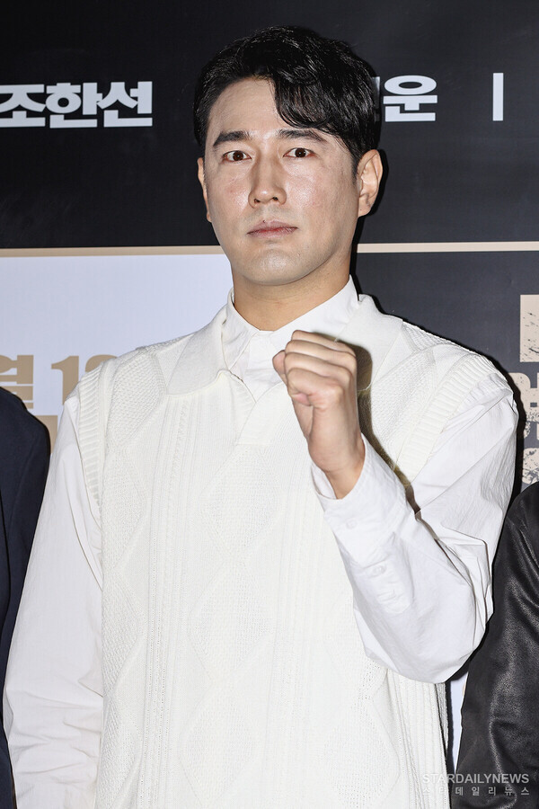 [S포토] 조한선, '액션씬 찍고 나면 일주일 누워 있고 싶은 나이~' (나는 여기에 있다) - 스타데일리뉴스