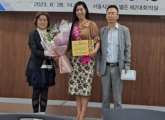 미스코리아 출신 배우 이소윤 (가운데)