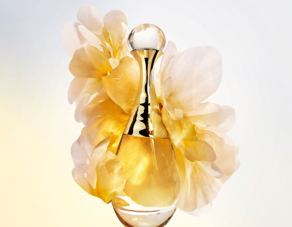 럭셔리와 본질적인 요소를 상징하는 ‘골드’, 가장 빛나고 진귀한 꽃들의 정수–쟈도르(J’ADORE)