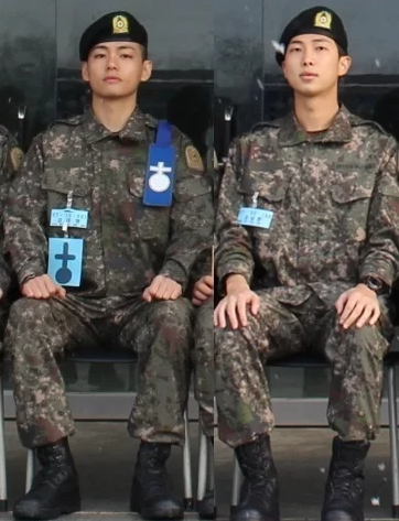 방탄소년단 뷔(왼쪽), RM (출처 육군훈련소 제27신병교육연대)