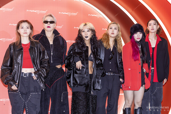 [S포토] 스우파2 울플러, '분위기 압도하는 패셔니스트 댄서들~' (맥 M.A.C) - 스타데일리뉴스