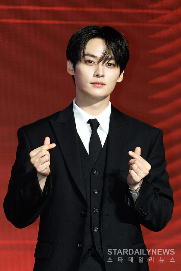 [S포토] 스트레이 키즈 리노, '반짝이는 손하트~' (기자간담회) :: 스타데일리뉴스