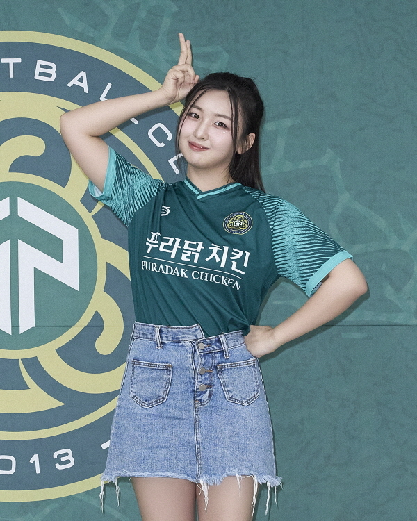 [포토] 버스터즈 지은, '건강미 여신' - 스타데일리뉴스