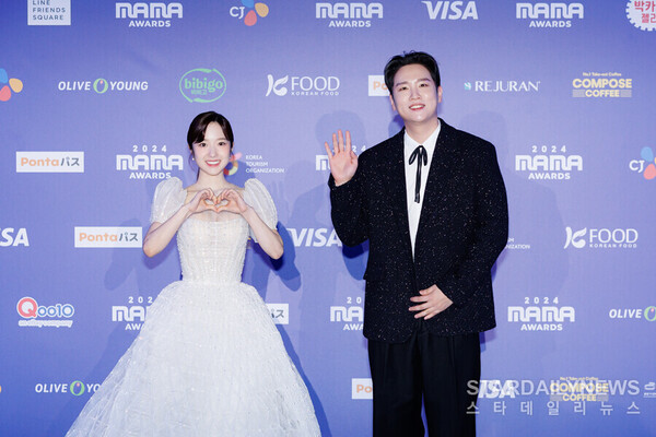 [S포토] 이혜성-한해, '오늘의 레드카펫 MC들' (2024 MAMA) - 스타데일리뉴스