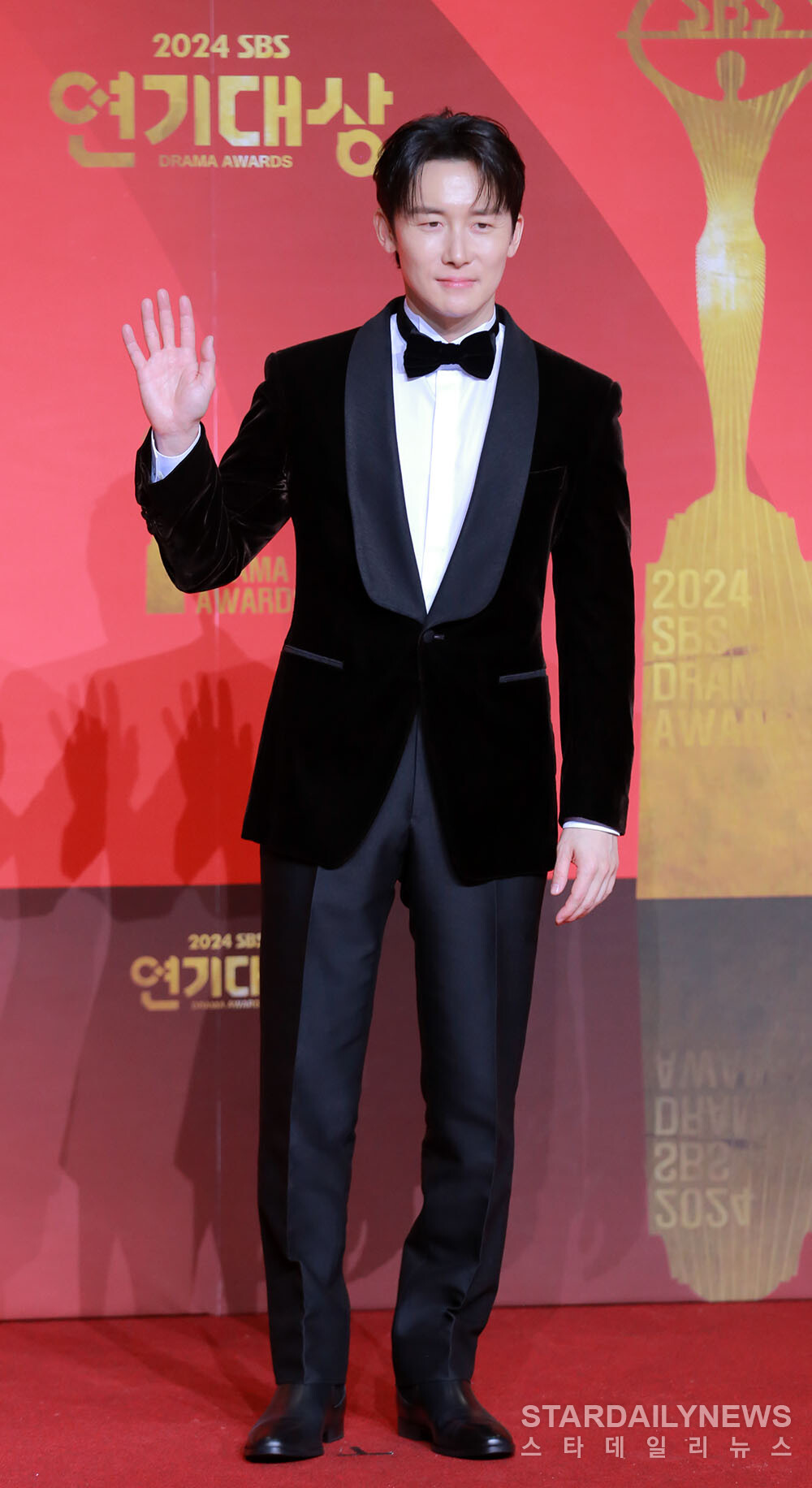S포토] 김준한, '천의얼굴을 가진 남자' (2024 SBS 연기대상) < 포토 ..., حجم الصورة 1000x1832