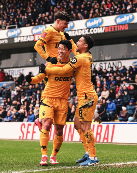 황희찬, 블랙번전에서 부상으로 교체…울버햄튼 2-0 승리 < 스포츠 ...