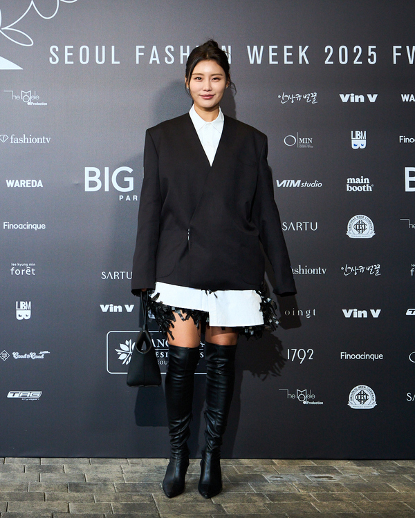 [포토] 모델 강소연, 박윤수 디자이너 빅팍(BIG PARK:) ‘2025 F/W 서울패션위크’ 오프쇼 참석해 자리 빛내 ...
