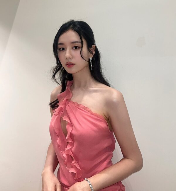 안은진, 디 어워즈서 우아한 드레스 자태 공개 - 스타데일리뉴스