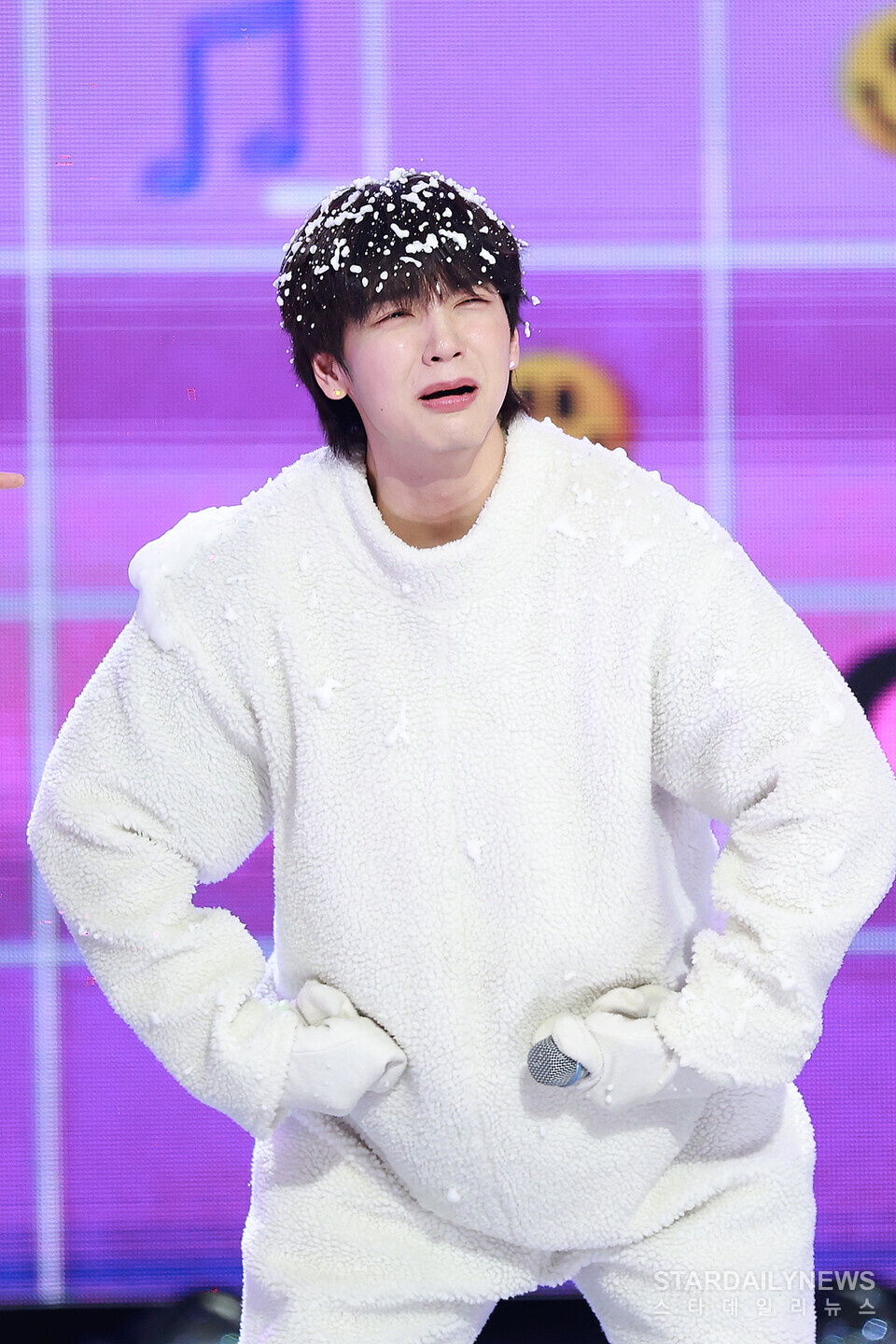 [S포토] 엔플라잉 김재현, '눈사람 됐어요~' (더쇼) - 스타데일리뉴스