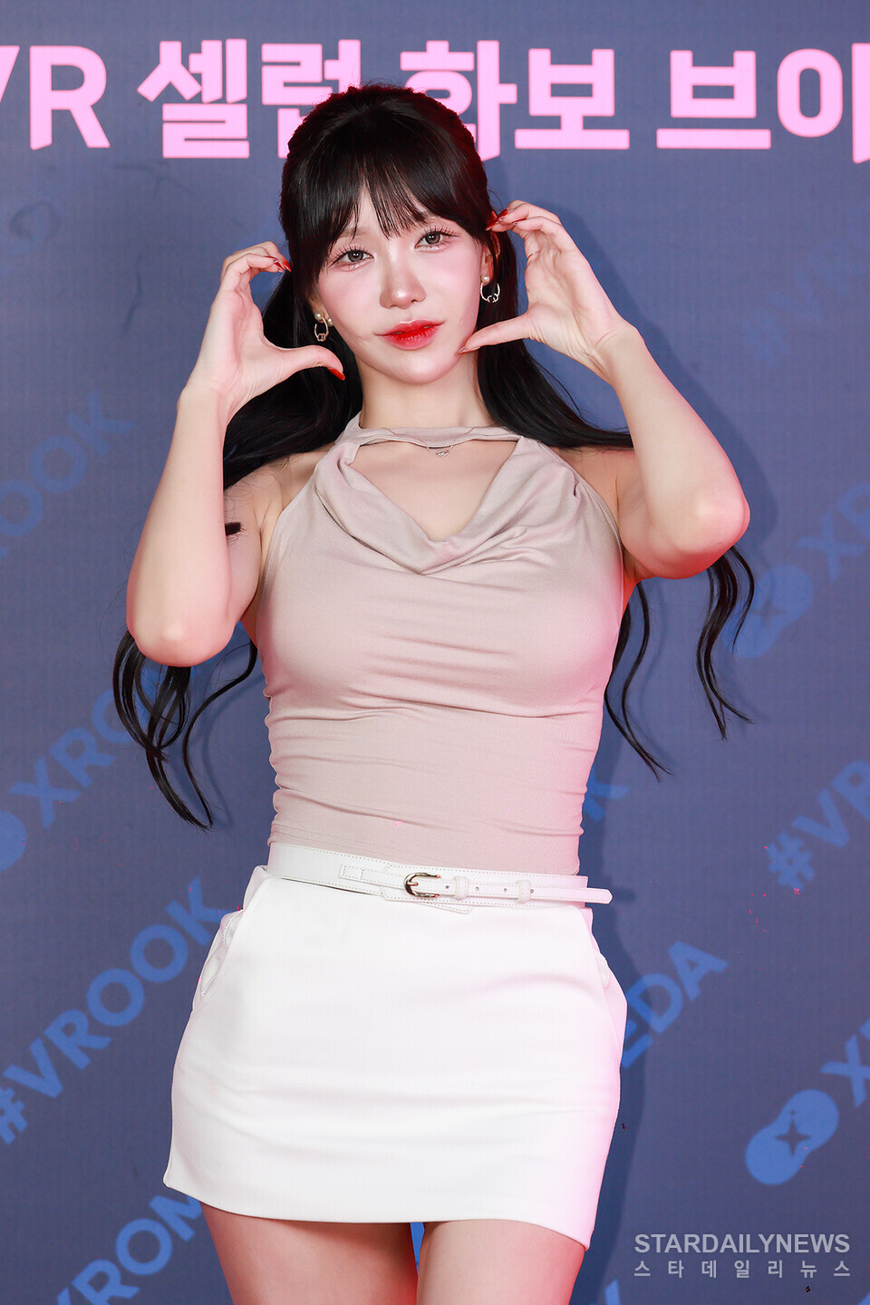 [S포토] 겨우디, '인스타 55.8만 명 보유한 명품 미모~' (브이룩) - 스타데일리뉴스