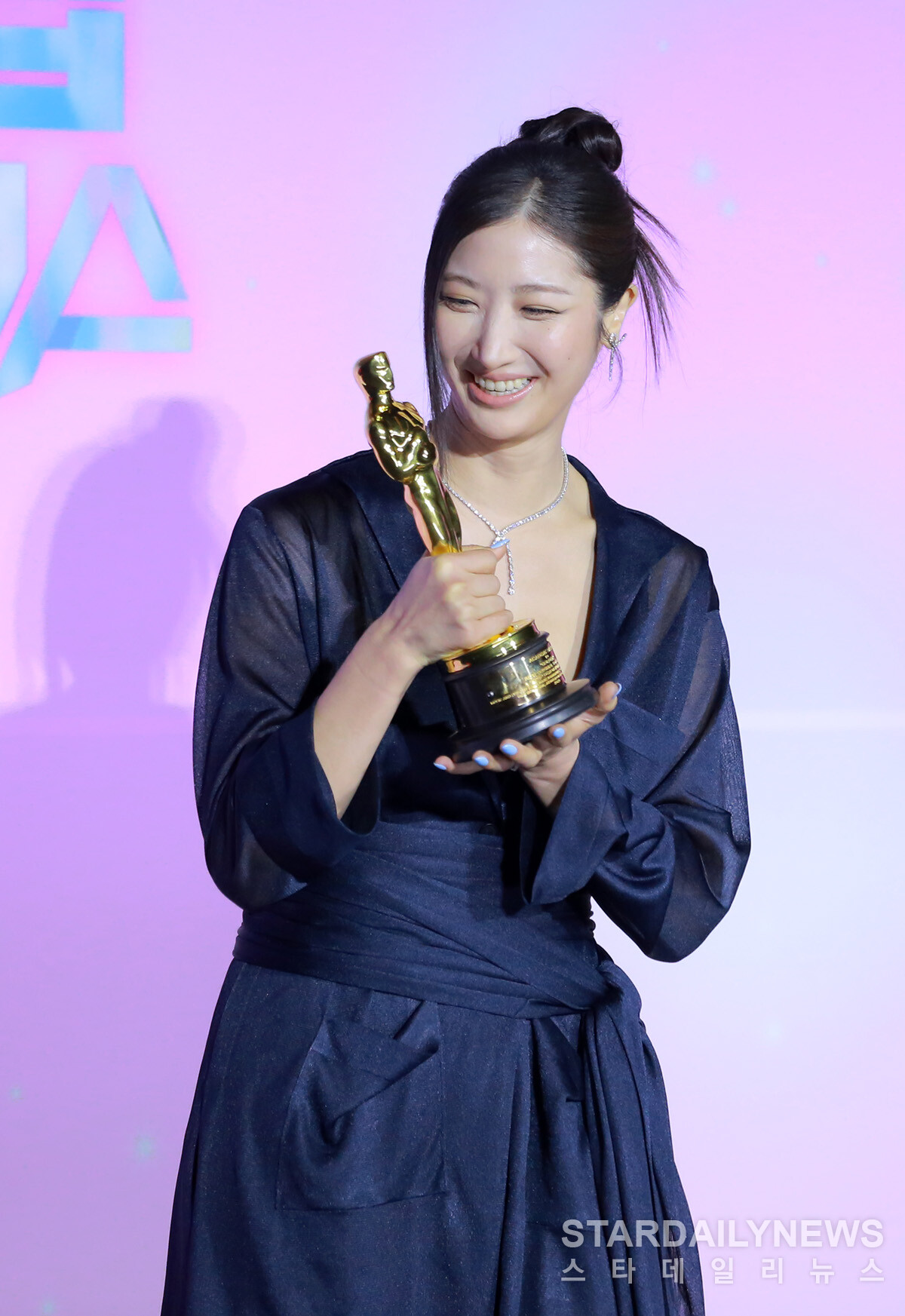 [S포토] 이재(EJAE), '볼수록 웃음이 나요' (케데헌 아카데미 수상 기념 간담회) - 스타데일리뉴스