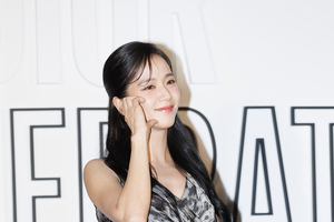 [S포토] 지수, '볼하트 미소~' (<b>디올</b>)
