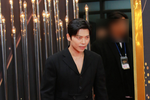 [S포토] 지승현, '고려의 영웅 양규 출진' (2023 KBS 연기대상) - 스타데일리뉴스