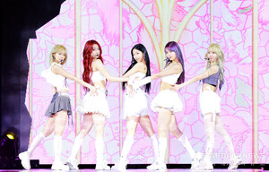 <b>르세라핌</b>, 8주차 <b>써클차트</b> 2관왕