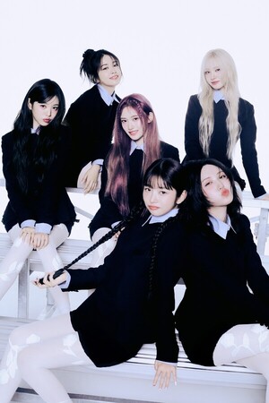 <b>아이브</b>, '<b>레블 하트</b>'-'애티튜드' 챌린지로 틱톡+유튜브 차트 접수
