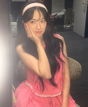전여빈·박민영·<b>박신혜</b>, 상위권 도약 기대…디시트렌드 배우 부문 투표...