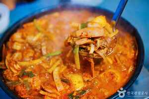 '생방송투데이' 의정부 부대찌개, 깊은 국물 맛으로 입소문 - 뉴스 썸네일 이미지