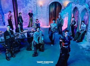 세븐틴, <b>데뷔</b> 10주년 정규 5집 기대감 폭발…스타트렌드 상위권 경쟁 중