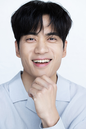 '명품 대세 신스틸러' <b>안창환</b>, <b>아이엠포텐</b> 전속<b>계약</b>…이유진, 이효정 한...