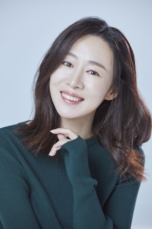 이진희, '<b>마이 유스</b>' <b>출연</b> 확정...보건교사 출신 헌책방 주인 양자경 役