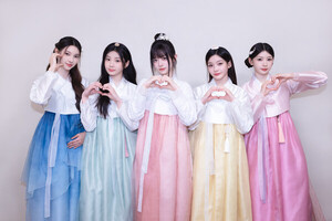 아일릿, 한복 <b>추석</b> <b>인사</b> "<b>보름달</b>처럼 마음도 환하게"