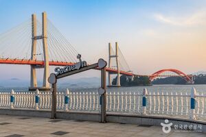 사천 가볼 만한 곳, 바다와 하늘이 어우러진 풍요로운 여정 - 뉴스 썸네일 이미지