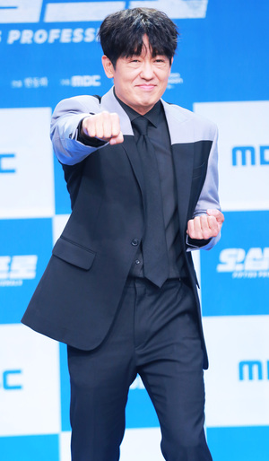 [S포토] 허성태, '이것이 화산파의 절기 태극백보신권'