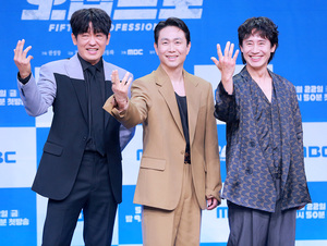 [S포토] 허성태-오정세-신하균, '당장 아이돌 그룹으로 데뷔 해도 될 듯'