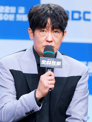 [S포토] 허성태, '막내의 귀여운 눈'