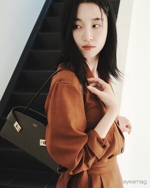 페라가모, 배우 원지안과 함께한 화보 통해 새 가방 컬렉션 공개