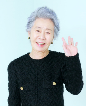 [S포토] 윤여정, '대배우의 미소'