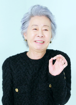 [S포토] 윤여정, '아이 부끄러'
