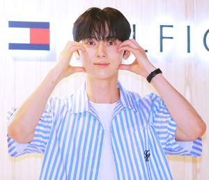 [S포토] 황민현, '상큼 발랄'
