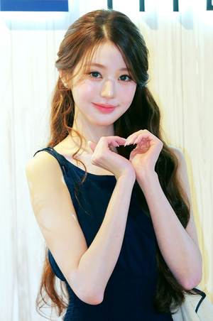 [S포토] 아이브 장원영, '원영 하트 발사!'