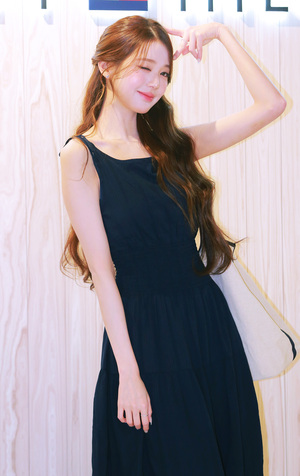 [S포토] 아이브 장원영, '원영 쫑긋 원영 찡긋'