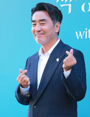 [S포토] 류승룡, '잔망하트'