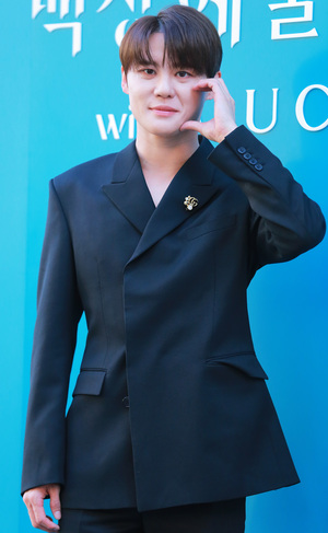 [S포토] 김준수, '볼하트가 부끄러움의 마지노선'