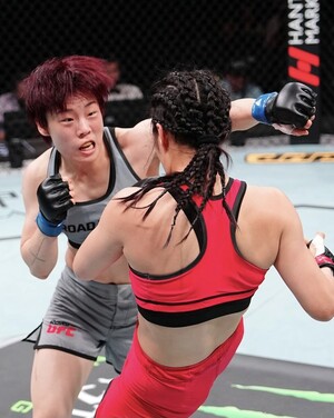 [UFC] “졌다고 생각한 순간 뒤집었다”… 박보현, 집념의 판정승으로 RTU 4강 진출